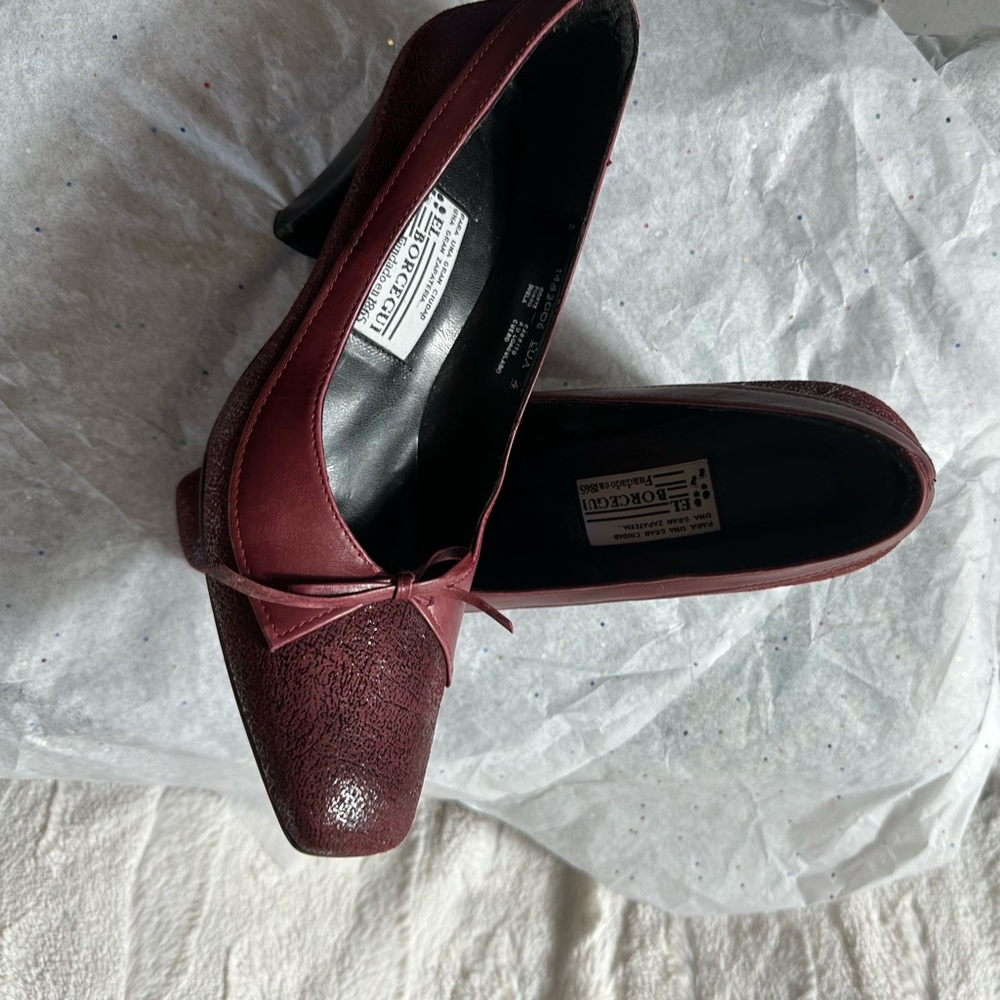El Borcegui burgundy leather square toe pump with bow accent. Women's size 6.5/7 - Picture 3 of 7